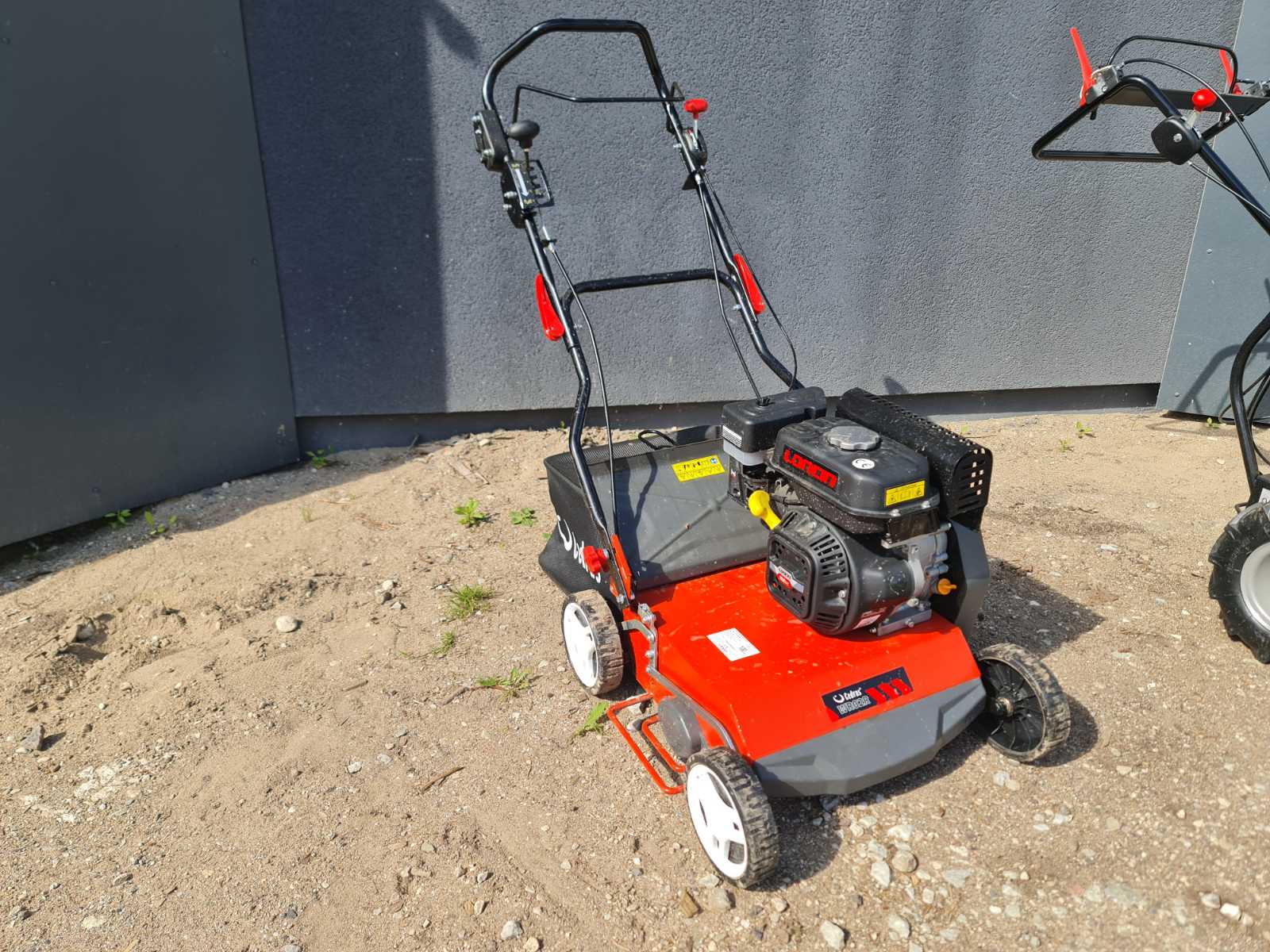 Muruõhutaja samblaeemaldaja aeraator CEDWR02R (RENT) Muruõhutaja samblaeemaldaja aeraator CEDWR02R (RENT)