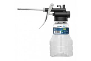 Plastikust pumbaga õlikann 250 ml